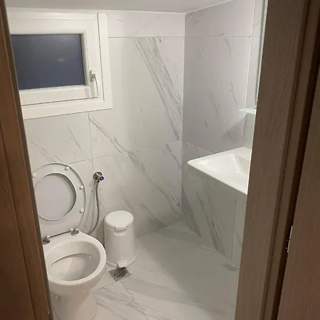 Four Seasons Λεπτοκαρυά